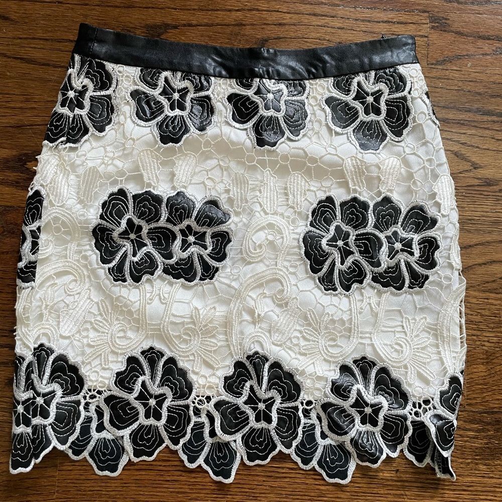 ENDLESS ROSE Skirt - Picture 2 of 10